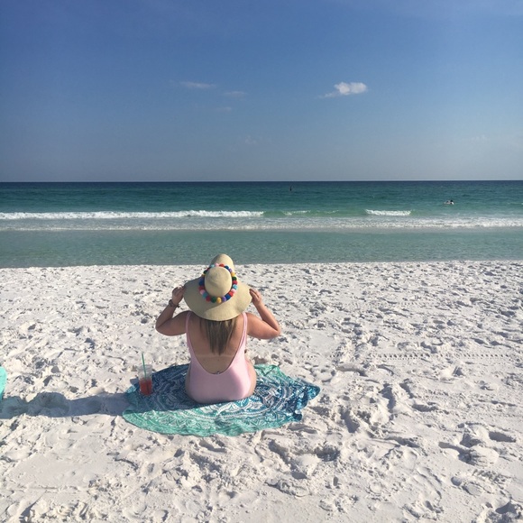 Meet your Posher, Christina - Picture 3 of 5